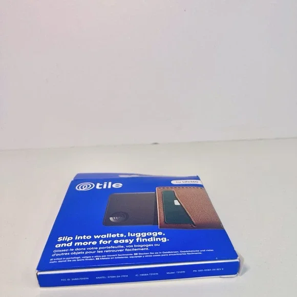 Tile by Life 360 Slim Wallet Finder Bluetooth Luggage Tracker Item Locator Tags - Picture 2 of 5
